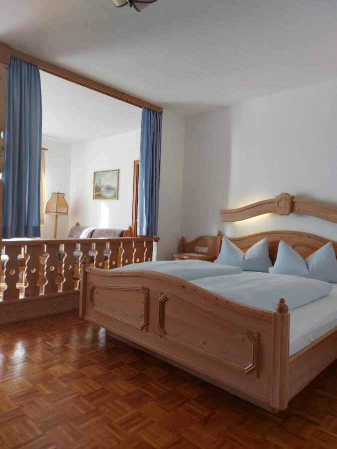 Hotel-Restaurant Kreuzhuber Neuburg am Inn Esterno foto