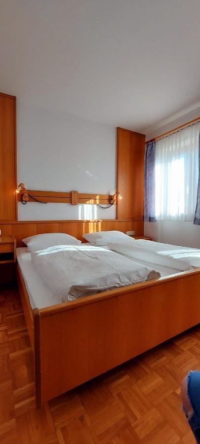 Hotel-Restaurant Kreuzhuber Neuburg am Inn Esterno foto