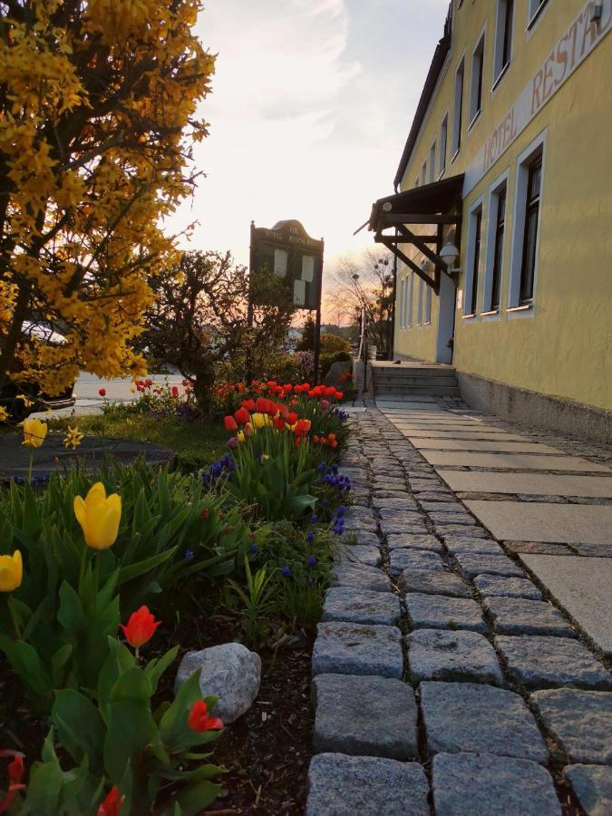 Hotel-Restaurant Kreuzhuber Neuburg am Inn Esterno foto