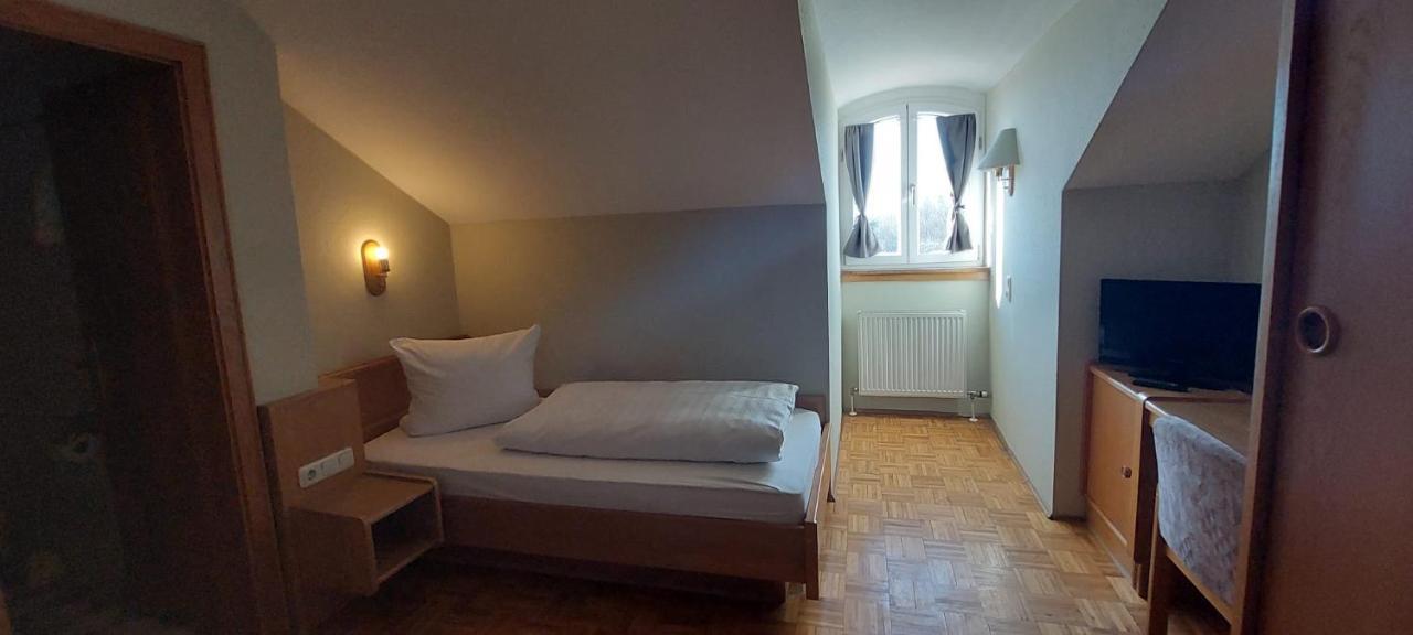 Hotel-Restaurant Kreuzhuber Neuburg am Inn Esterno foto