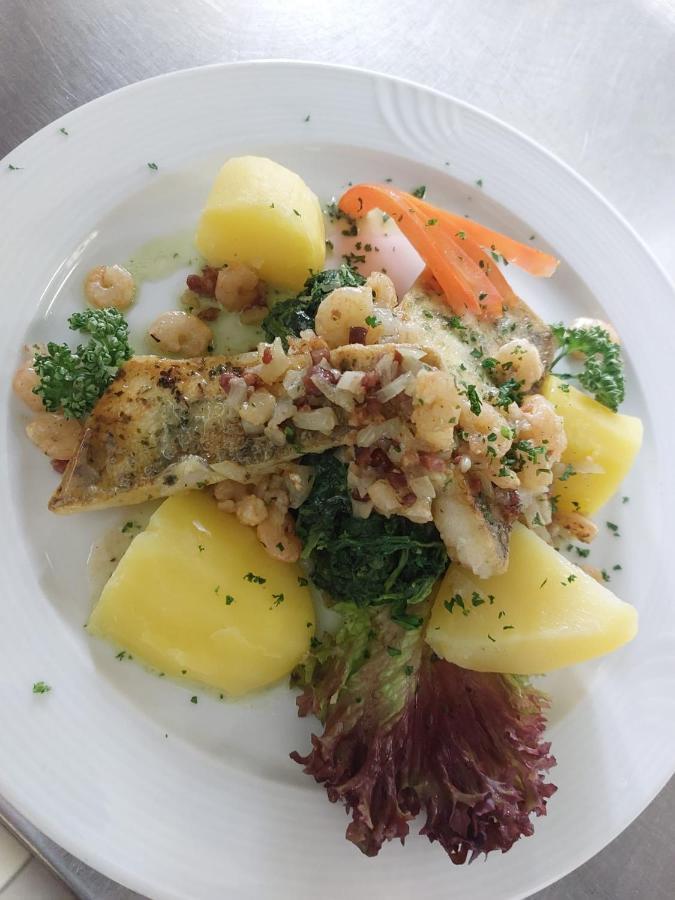 Hotel-Restaurant Kreuzhuber Neuburg am Inn Esterno foto
