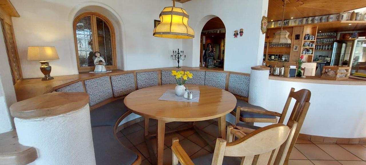 Hotel-Restaurant Kreuzhuber Neuburg am Inn Esterno foto